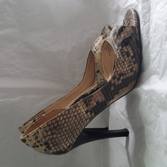 Open Toe Pumps-Neutral Snake Skin Print - Picture 2 of 6